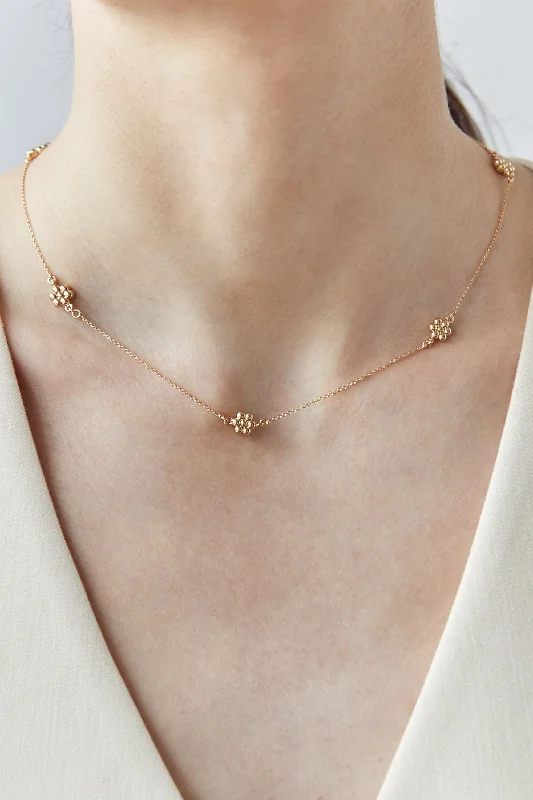 Thin Chain Rings with a Delicate Floral EmbroideryFLOWER ROLO CHAIN NECKLACE