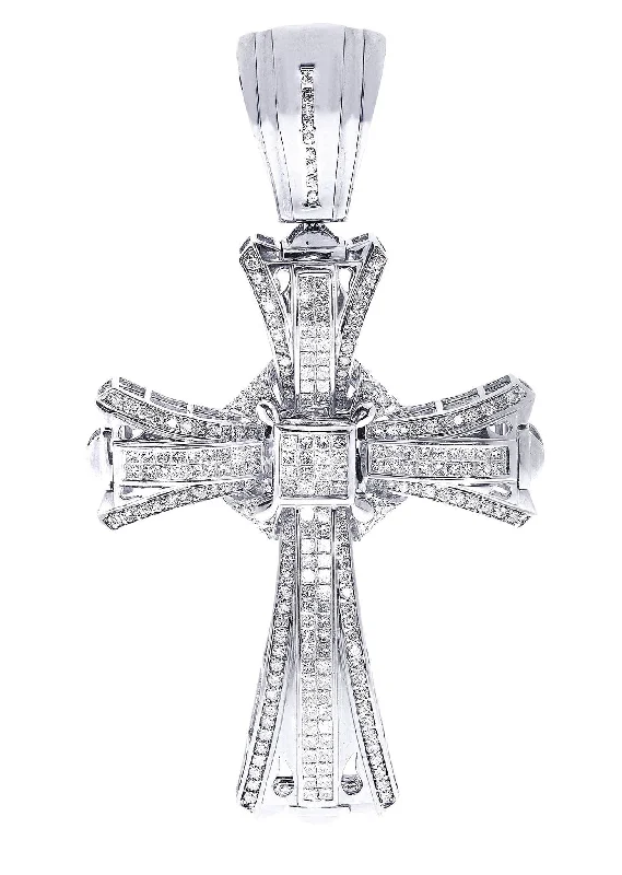 Heart-shaped pendants for Valentine’s DayDiamond Cross Pendant| 5.34 Carats| 35.08 Grams