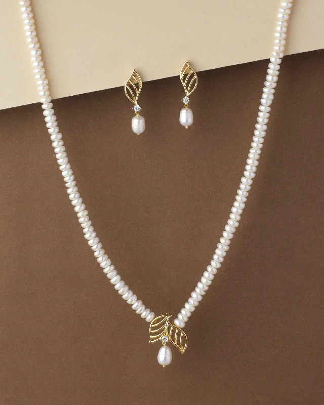 Chain Rings with a Solar - Powered Light FeaturePretty Real Pearl Necklace Set