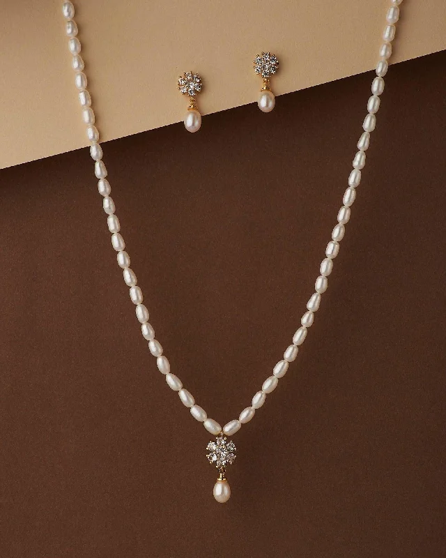 Stainless Steel Chain Rings for Durability and Rust ResistancePretty Pearl Necklace Set