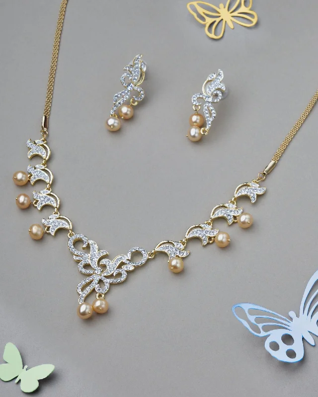 Hammered Chain Rings with a Textured FinishRavishing Pearl Necklace Set