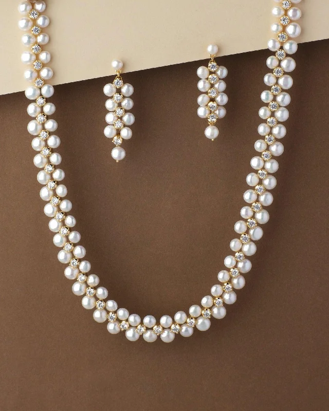 LED - Emitting Chain Rings for a High - Tech LookRavishing Real Pearl Necklace Set