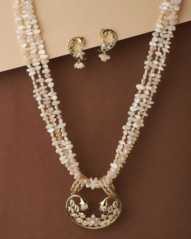 Pearl - Adorned Chain Rings for an Elegant and Sophisticated LookRavishing Pearl Necklace Set