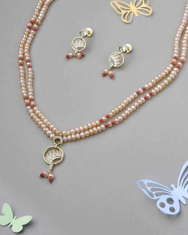 Enamel - Painted Chain Rings with a Colorful DesignRavishing Pearl Necklace Set