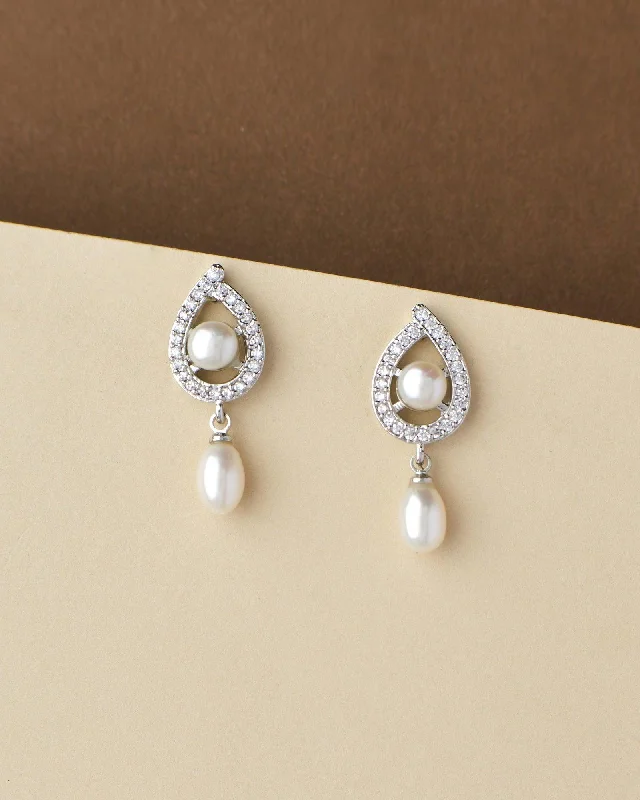 Star - shaped drop earrings for a celestial and magical appearanceTrendy White Hang Pearl Earring