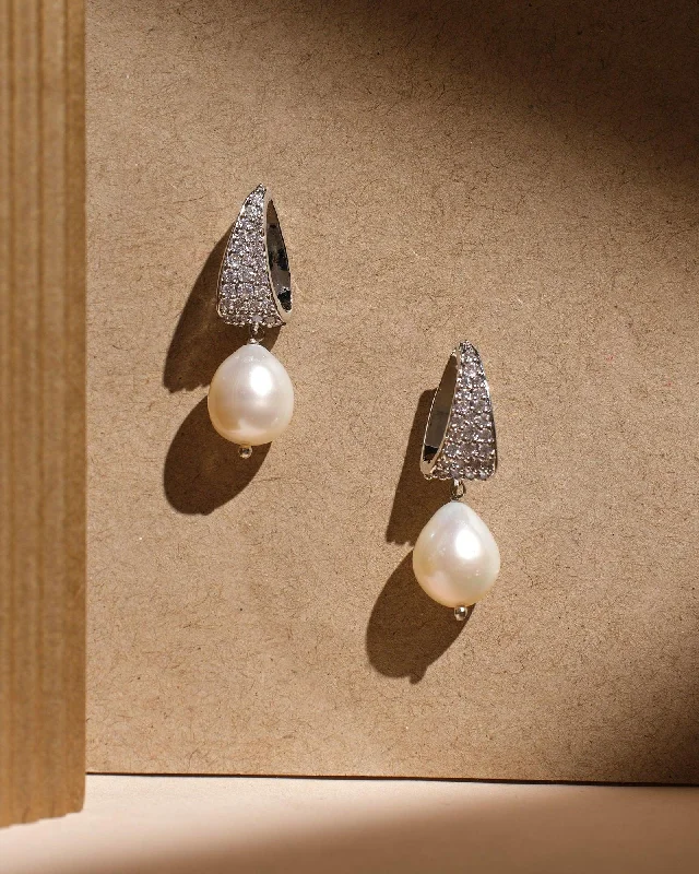 Sparkly drop earrings with a high - shine finishBling Blogger Pearl Earring