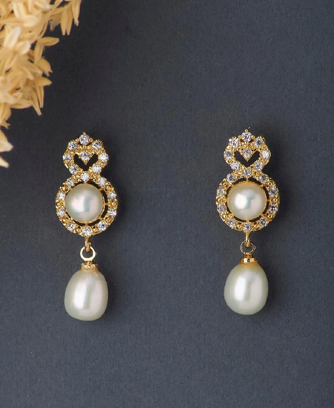 Gold - plated drop earrings with a modern twistClassic Pearl Hanging Earring