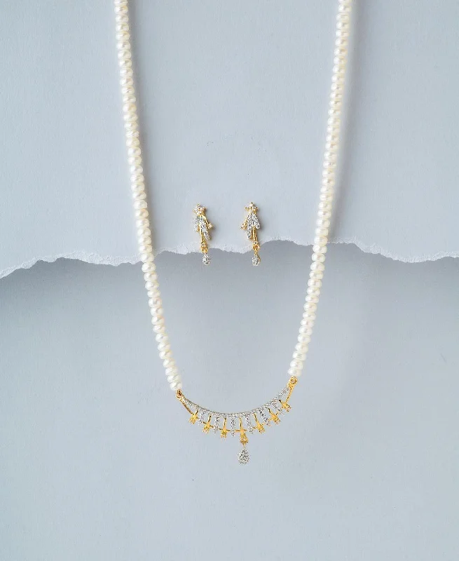 Key - Shaped Chain Rings for a Symbolic and Unique DesignGorgeous White Pearl Necklace Set