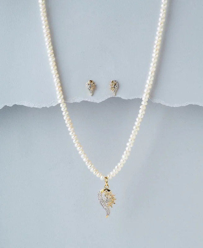 Cross - Embellished Chain Rings with a Religious ThemeGorgeous White Pearl Necklace Set