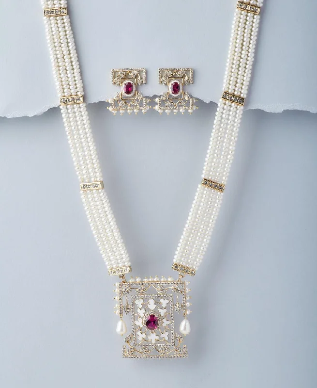 Pearl - Adorned Chain Rings for an Elegant and Sophisticated LookGorgeous White Pearl Rani Har Necklace Set