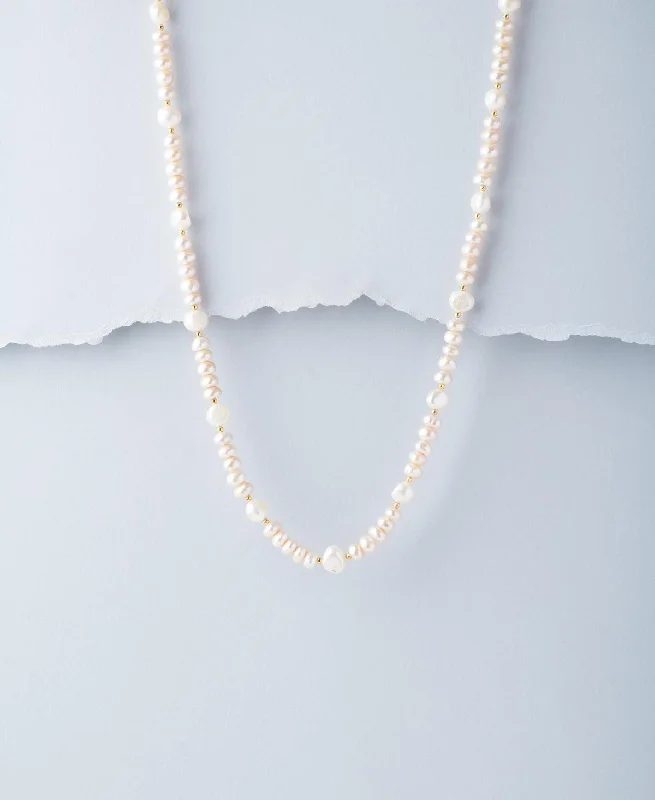 Recycled Metal Chain Rings for an Eco - Friendly ChoiceGraceful White Pearl Necklace