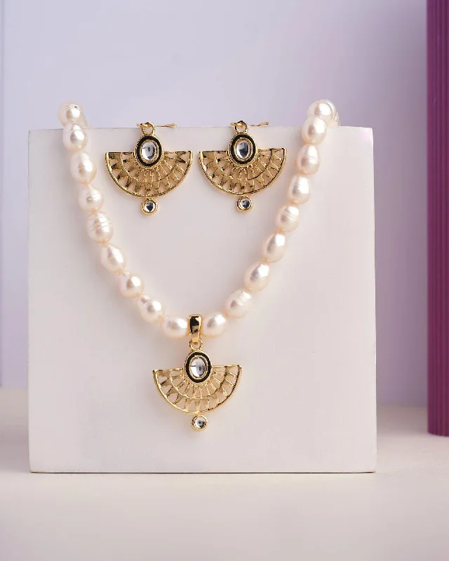 Stainless Steel Chain Rings for Durability and Rust ResistanceLavish Luminary Pearl Necklace Set