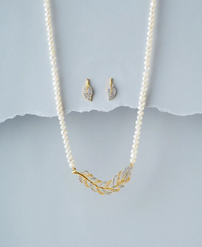 Rose Gold - Toned Chain Rings with a Dainty ChainLeaf Pearl Necklace Set