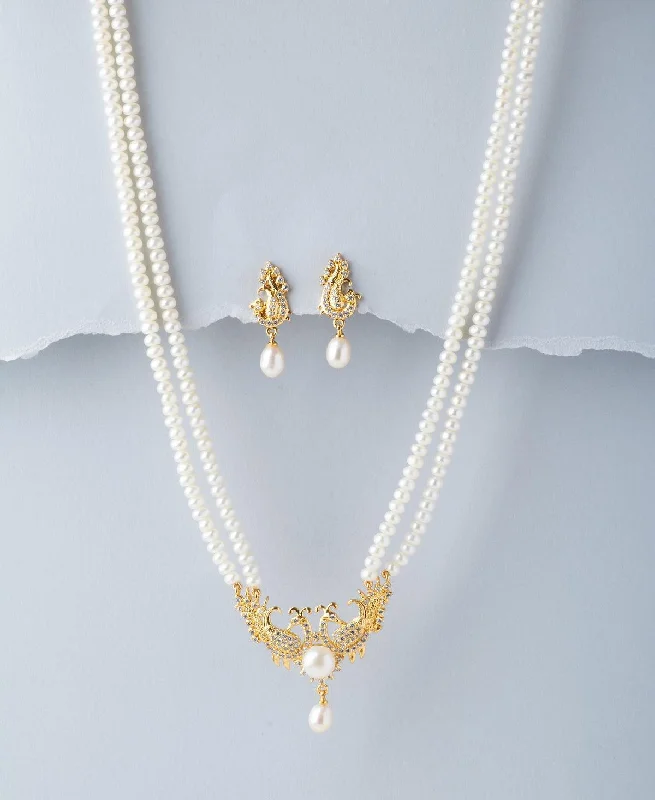 Cross - Embellished Chain Rings with a Religious ThemePeacock Real Pearl Necklace Set