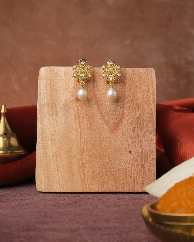 Topaz drop earrings in various shades of yellow and blueTrendy Pearl Earring