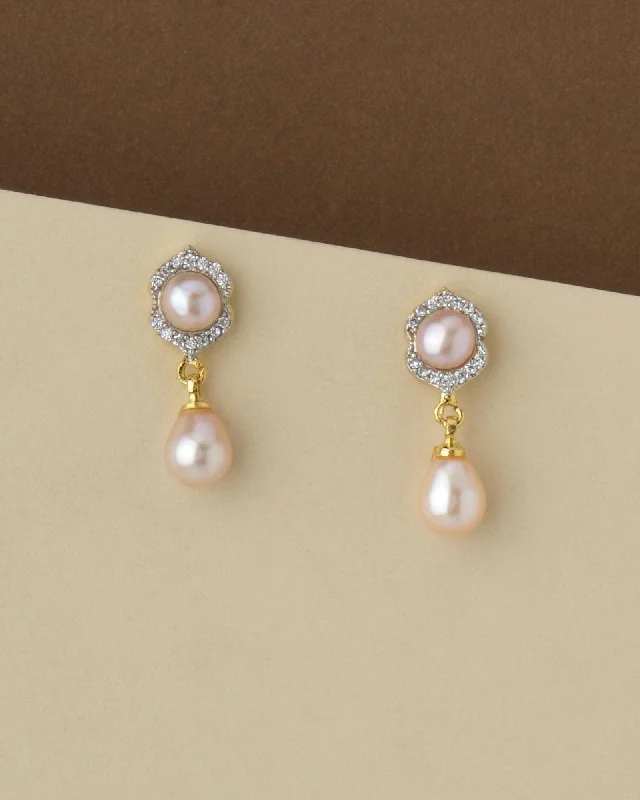 Geometric - shaped drop earrings with a contemporary designTrendy Pearl Hang Earring