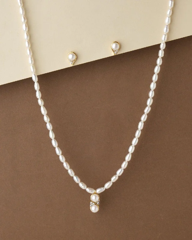 Gold - Plated Chain Rings with Cubic Zirconia AccentsSimple Pearl Necklace Set