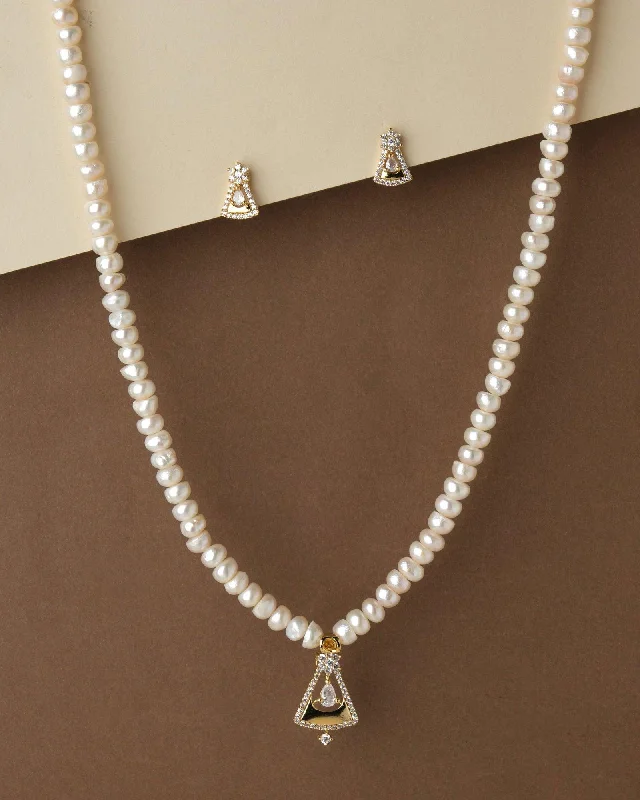 Chain Rings with a Geometric - Shaped Link PatternPretty Pearl Necklace Set