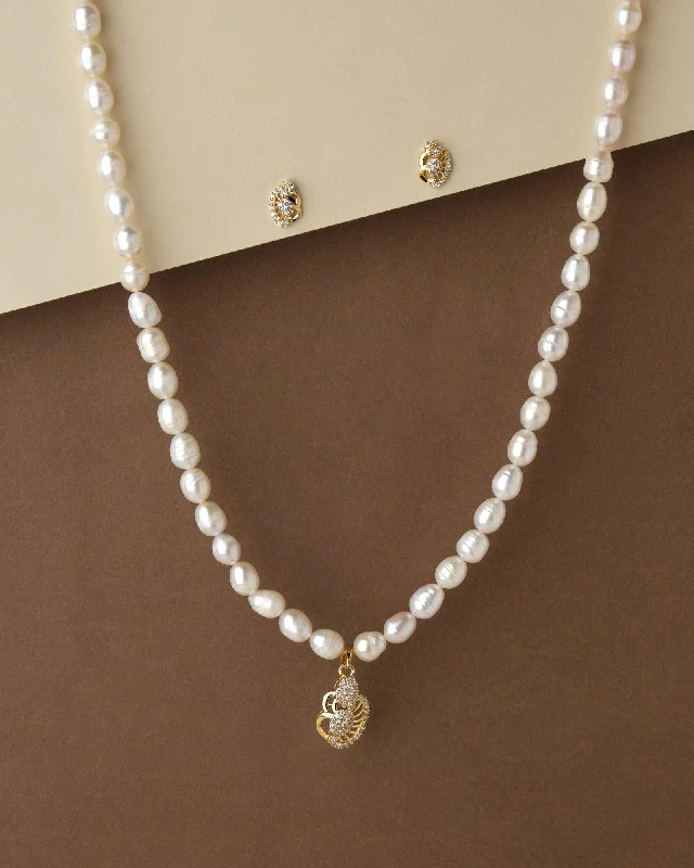 High - Polish Chain Rings for a Shiny and Glamorous LookPretty Pearl Necklace Set