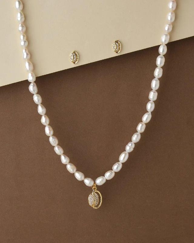 Open - Ended Chain Rings with a Creative Twist DesignPretty Pearl Necklace Set