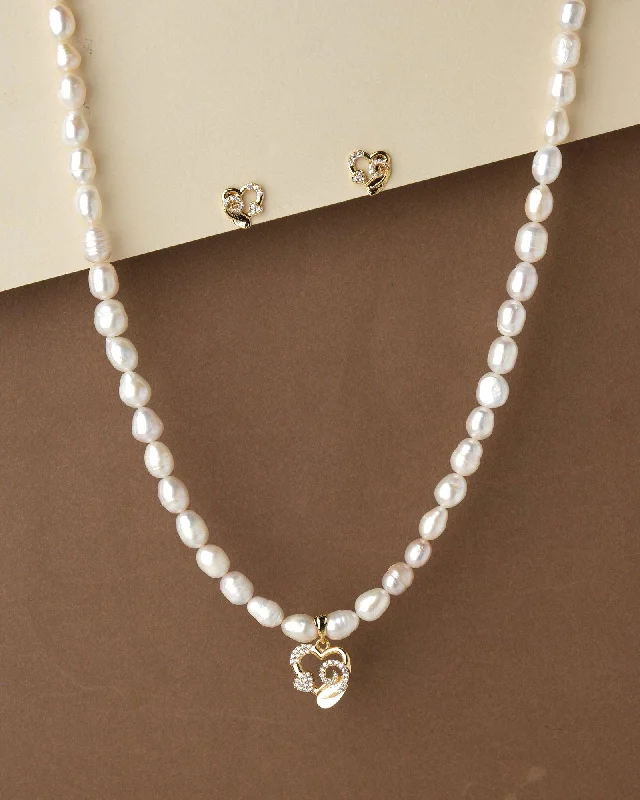 Chain Rings with a Tribal - Inspired Link PatternPretty Pearl Necklace Set