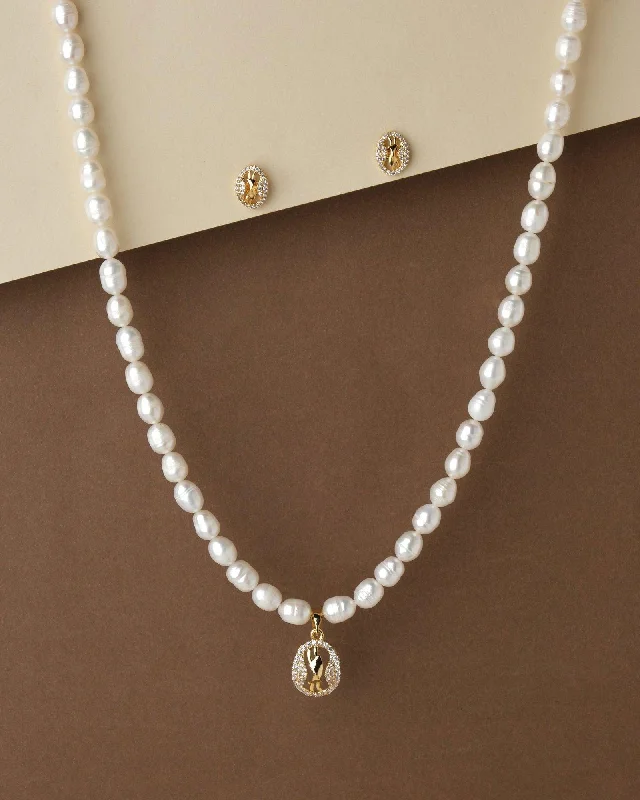 Beaded Chain Rings with Semi - Precious StonesPretty Pearl Necklace Set