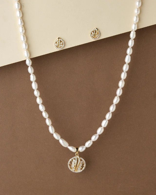 Key - Shaped Chain Rings for a Symbolic and Unique DesignPretty Pearl Necklace Set