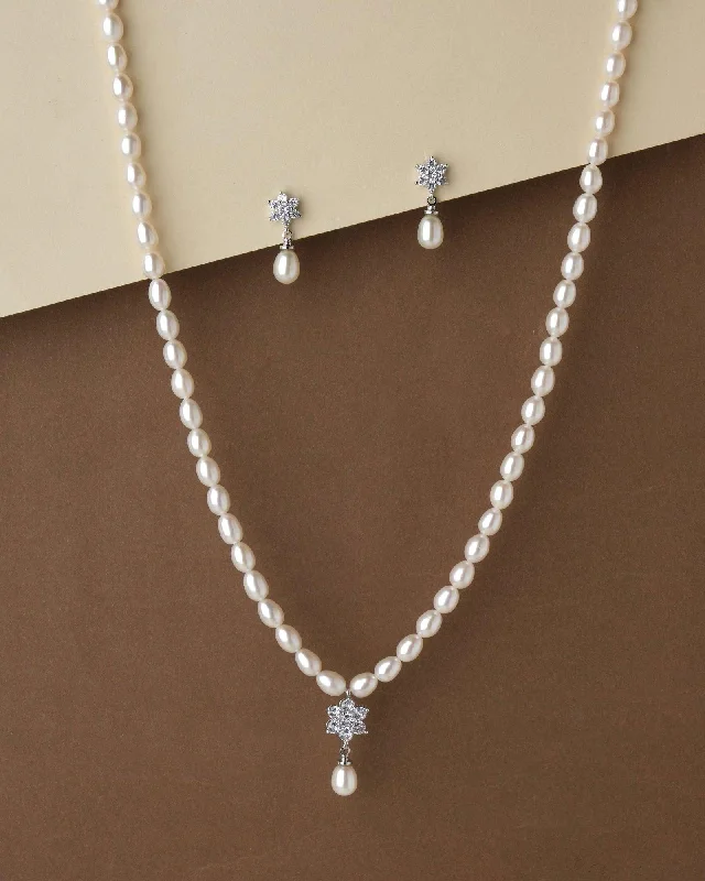 Star - Shaped Chain Rings with a Celestial ThemePretty Pearl Necklace Set