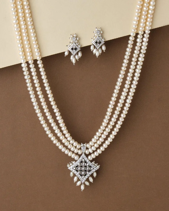 Double - Chain Rings with an Interlocking DesignRavishing Pearl Necklace Set