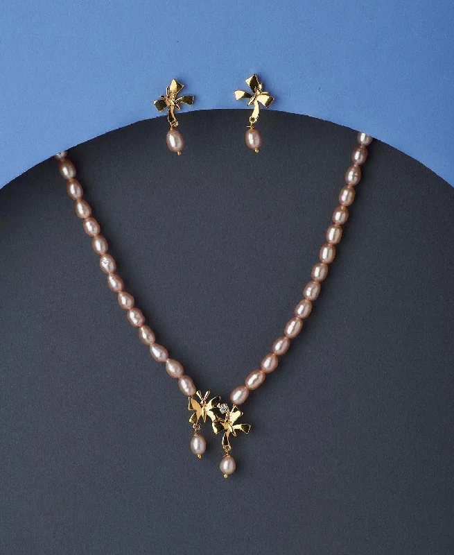 Pearl - Adorned Chain Rings for an Elegant and Sophisticated LookPretty Butterfly Pearl Necklace Set