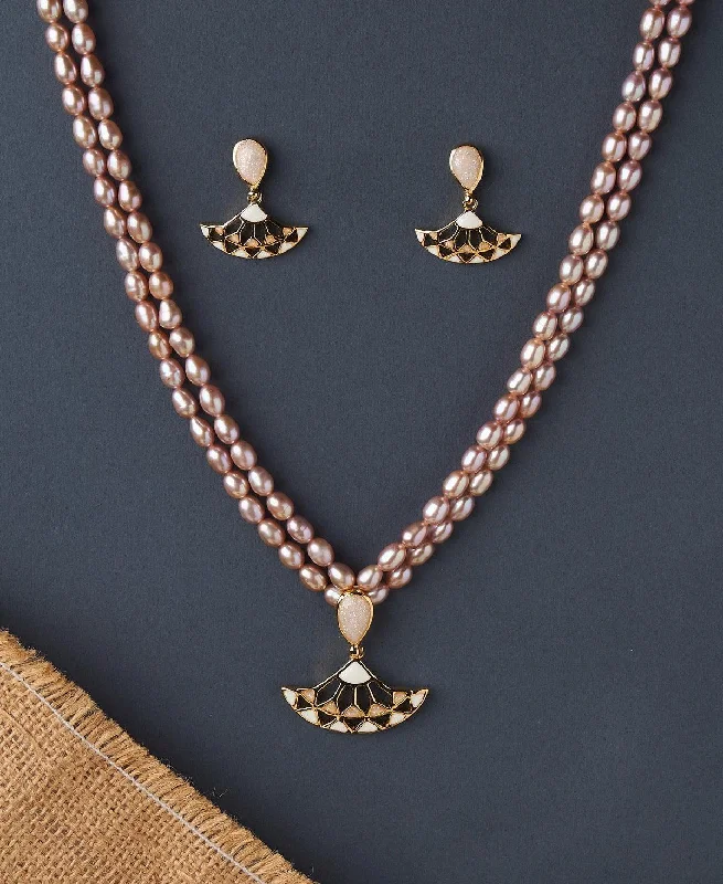 Chain Rings with a Hidden Compartment for Small TreasuresPretty Enamel Pearl Necklace Set