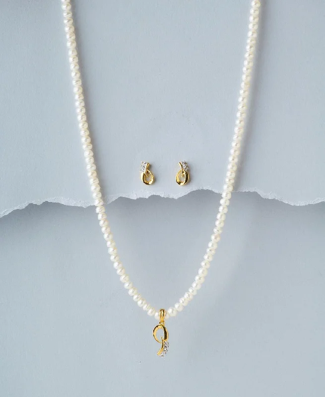 Recycled Metal Chain Rings for an Eco - Friendly ChoicePretty Pearl Necklace Set