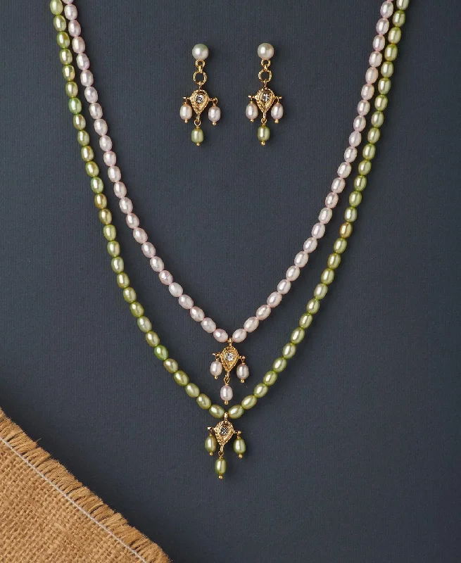 Glow - in - the - Dark Chain Rings for a Fun and Novelty EffectPretty Pearl Necklace Set