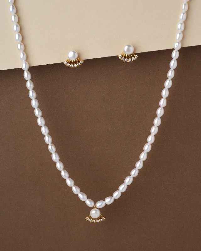 Chain Rings with a QR Code Engraving for PersonalizationPretty Pearl Necklace Set