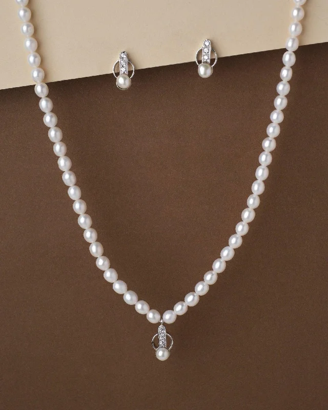 Chain Rings with a Sound - Emitting Feature for a Unique ExperiencePretty Pearl Necklace Set