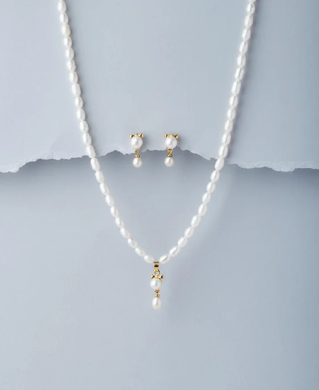 Rose Gold - Toned Chain Rings with a Dainty ChainPretty Real Pearl Necklace Set