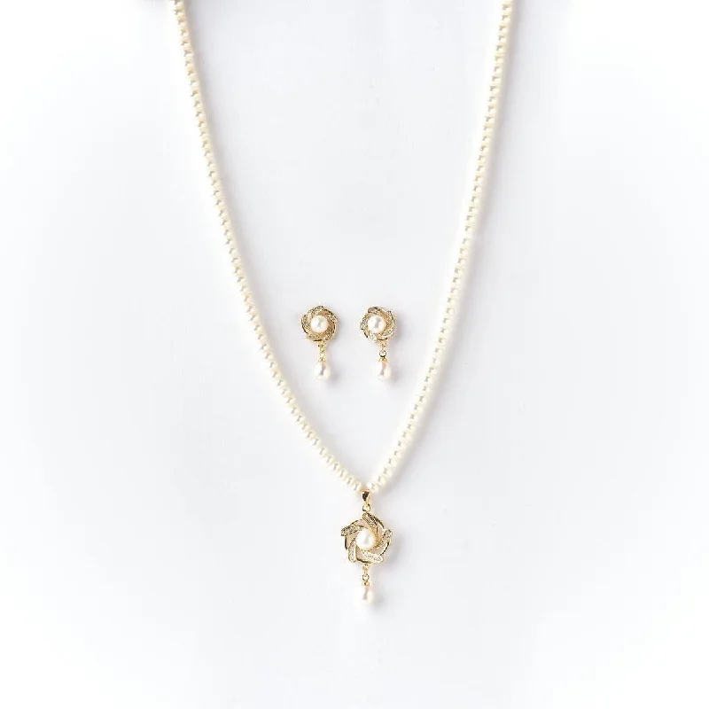 Chain Rings with a Vintage - Inspired Filigree DesignPretty Real Pearl Necklace Set