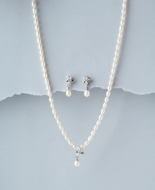 Chain Rings with a Matte Finish for a Modern AestheticPretty Real Pearl Necklace Set