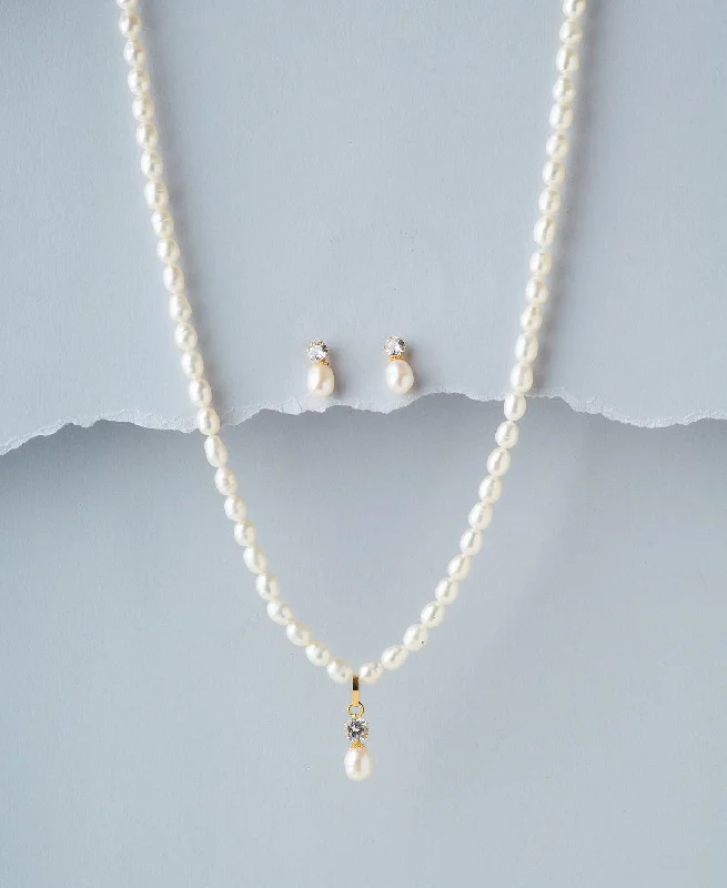 High - Polish Chain Rings for a Shiny and Glamorous LookPretty Real Pearl Necklace Set