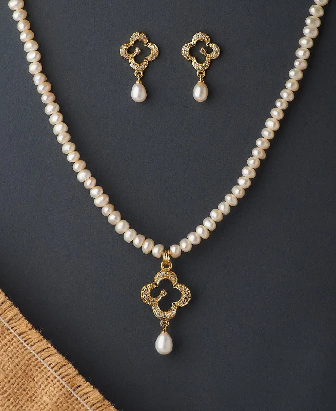 Cross - Embellished Chain Rings with a Religious ThemePretty Real Pearl Necklace Set