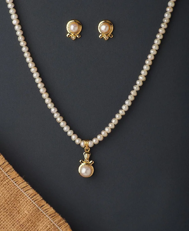 Pearl - Adorned Chain Rings for an Elegant and Sophisticated LookPretty Real Pearl Necklace Set