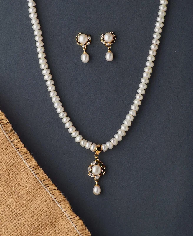 Double - Chain Rings with an Interlocking DesignPretty Real Pearl Necklace Set