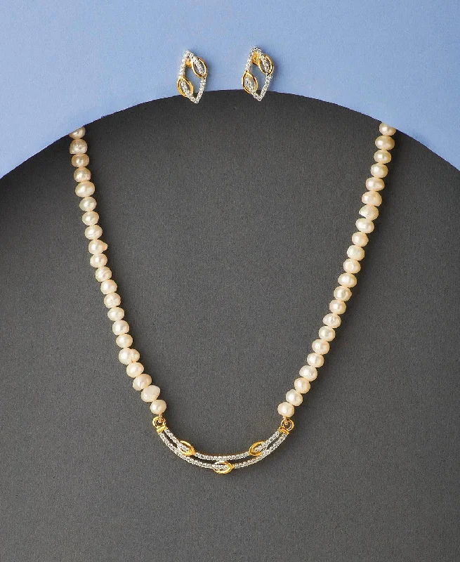 Gold - Plated Chain Rings with Cubic Zirconia AccentsPretty Stone Studded Pearl Necklace Set