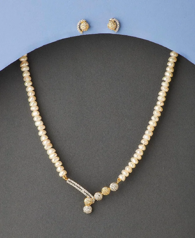 Sterling Silver Chain Rings with a Chunky Link DesignPretty Stone Studded Pearl Necklace Set