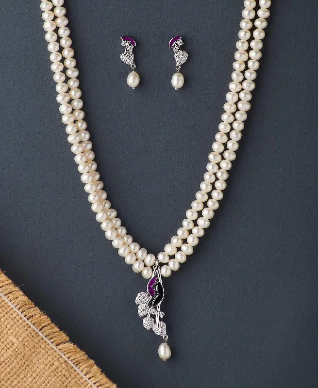 Chain Rings with a Wind - Chime - Inspired DesignPretty Stone Studded Pearl Necklace Set