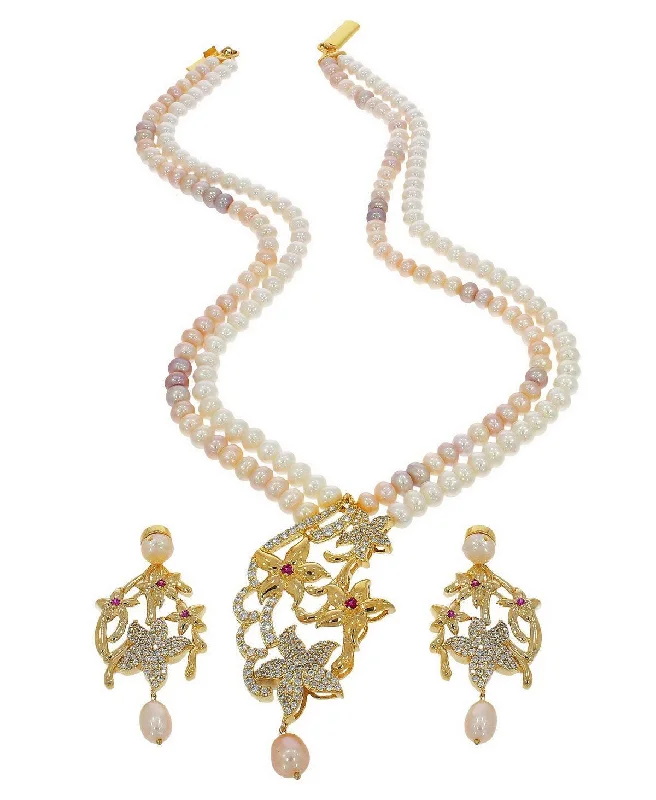 Key - Shaped Chain Rings for a Symbolic and Unique DesignRavishing Pearl Necklace Set