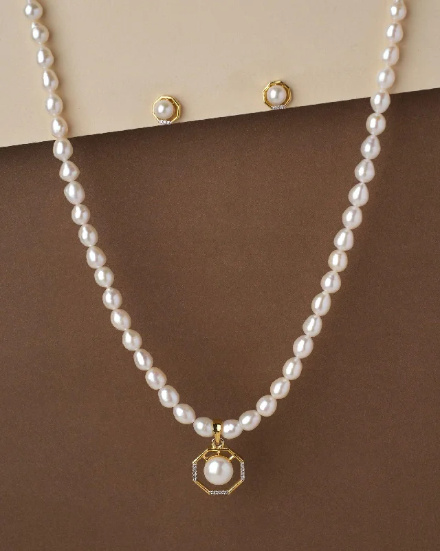 High - Polish Chain Rings for a Shiny and Glamorous LookRustic Ethereal Pearl Necklace Set