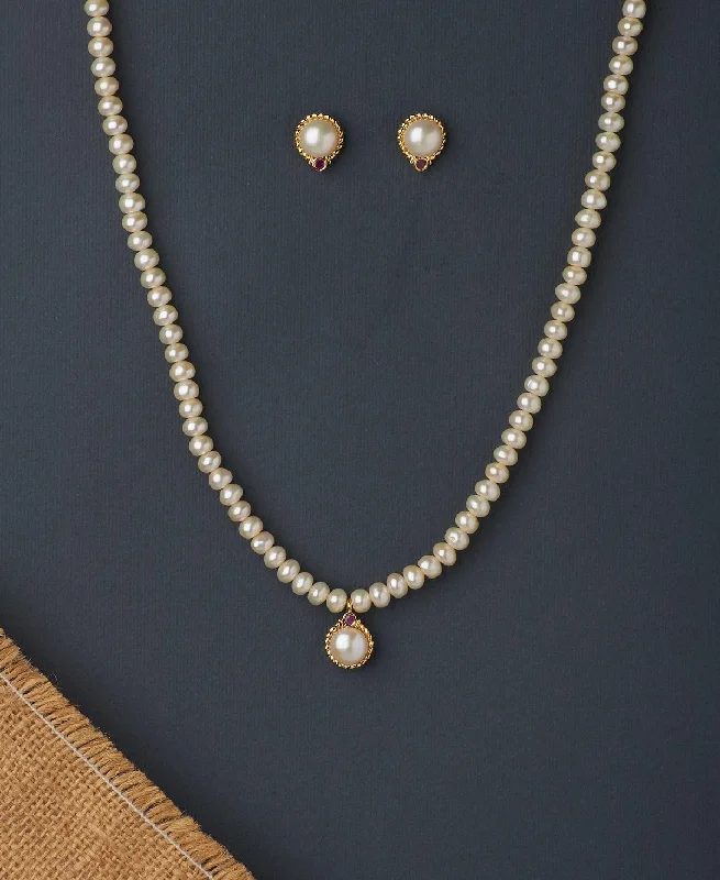 Cross - Embellished Chain Rings with a Religious ThemeSimple and Elegant Real Pearl Necklace Set