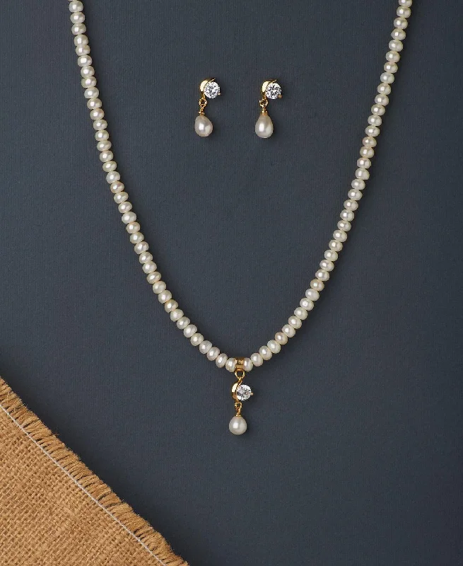 Double - Chain Rings with an Interlocking DesignSimple and Elegant Real Pearl Necklace Set