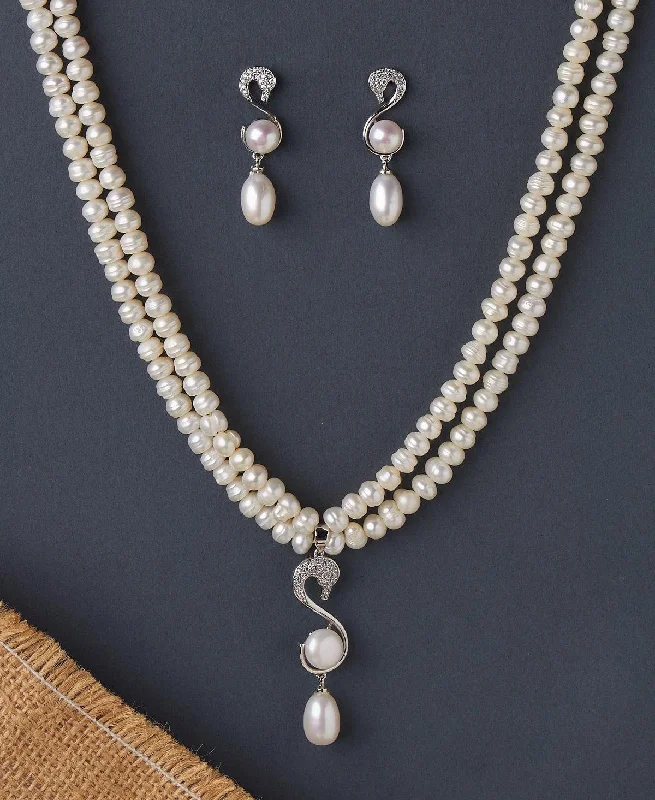 Pearl - Adorned Chain Rings for an Elegant and Sophisticated LookSimple and Elegant Real Pearl Necklace Set